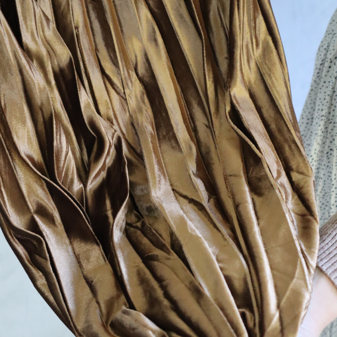 Pleated Velvet Midi Skirt : Gold