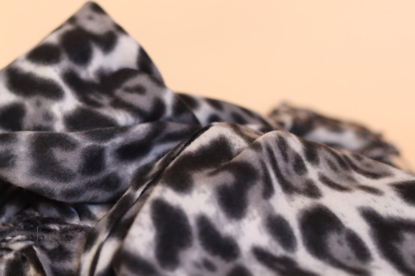 WINTER SCARF : Cashmere Leopard Print Grey