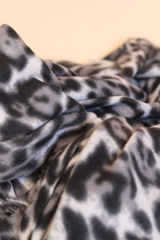 WINTER SCARF : Cashmere Leopard Print Grey