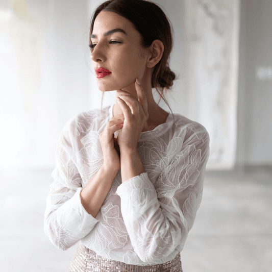 aria long sleeve blouse with detailed floral embroidered soft white mesh materiaal-blouse-lynne