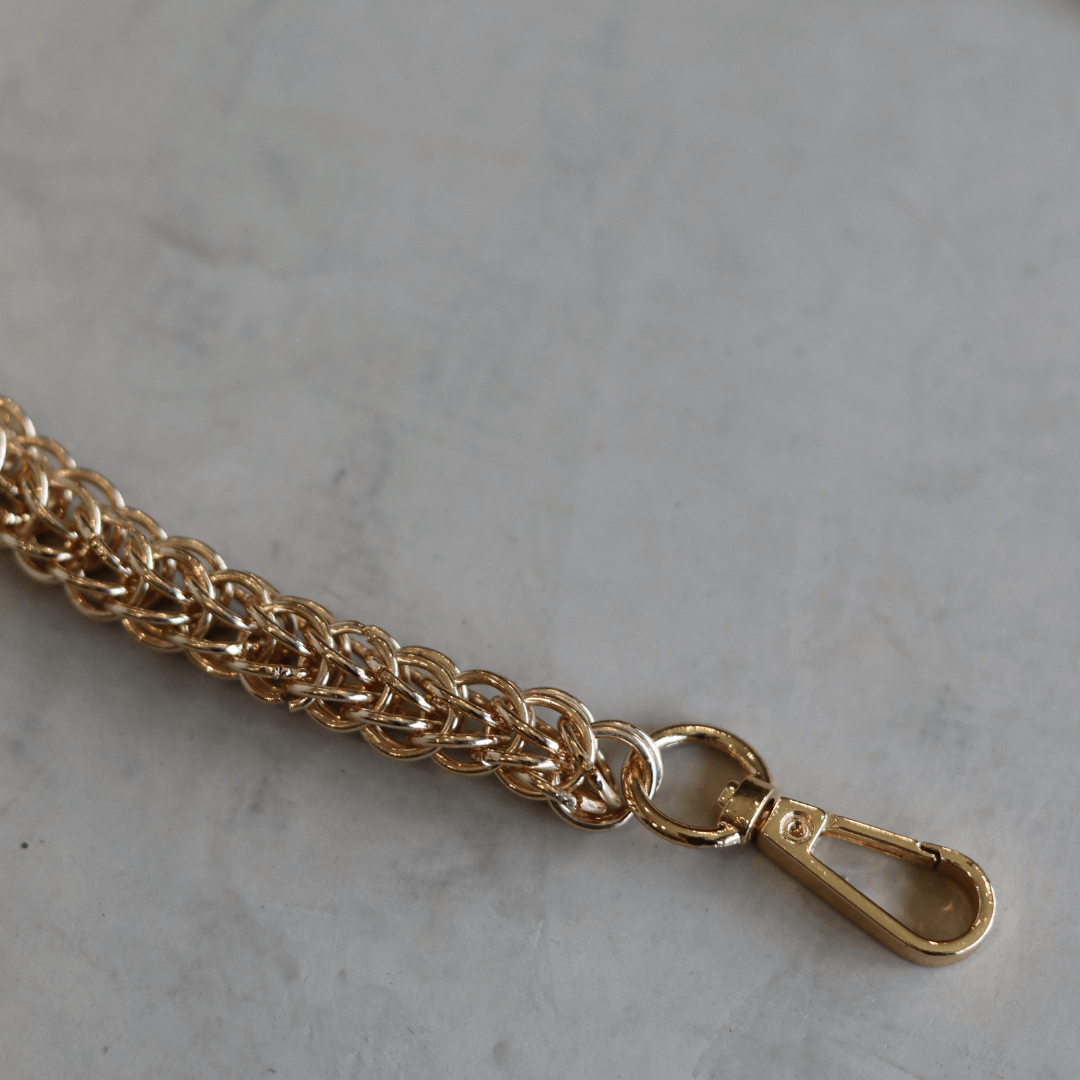 clutch handle in a gold chain detachable strap-clutch-lynne