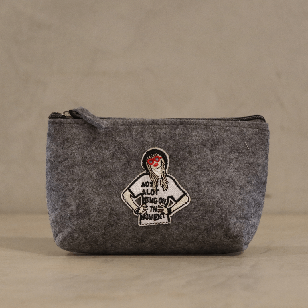 felt_small_bag_with_graphic_picture_cool_girl-felt_bag-lynne