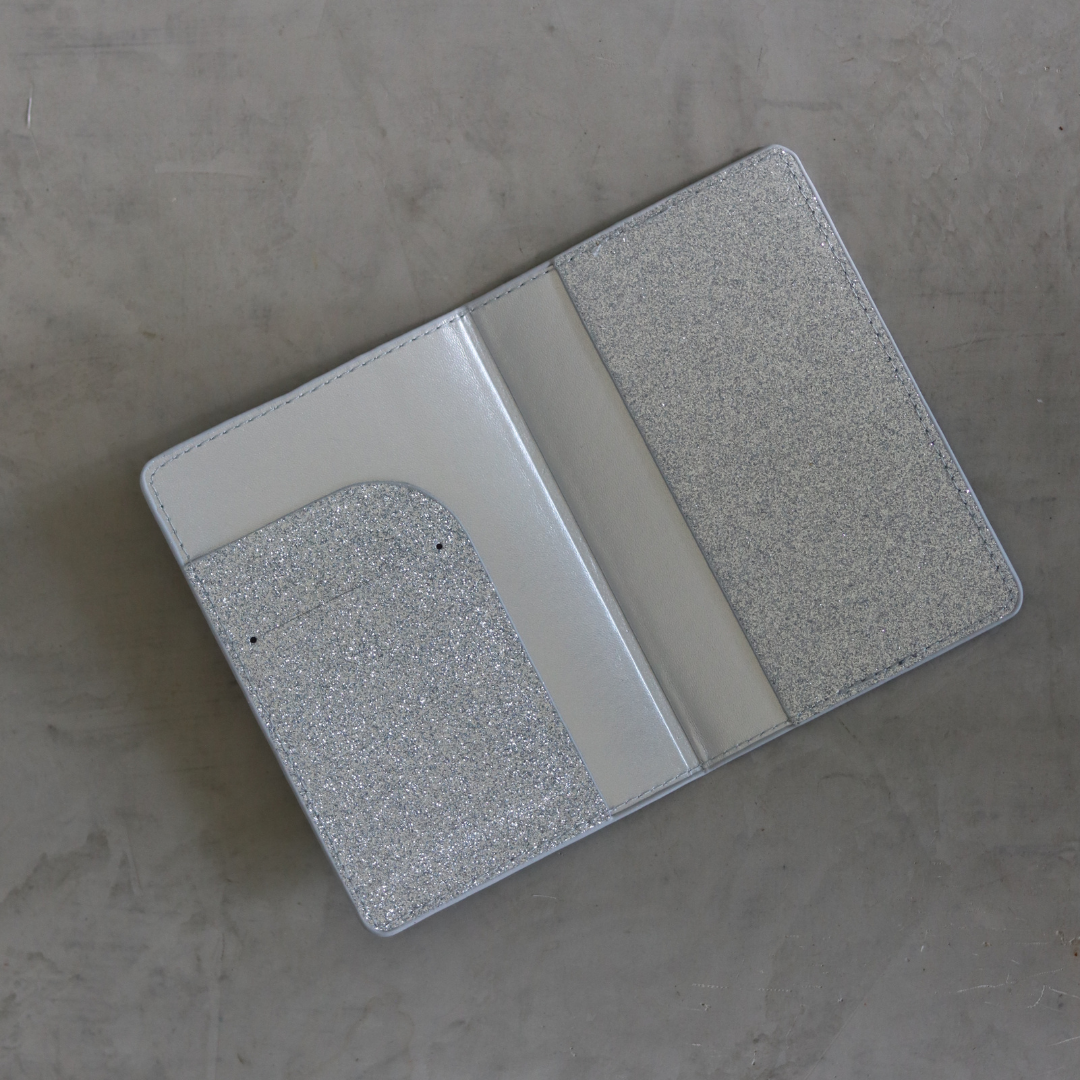 travel tag with shimmer silver and a plane graphic-travel-lynne_1