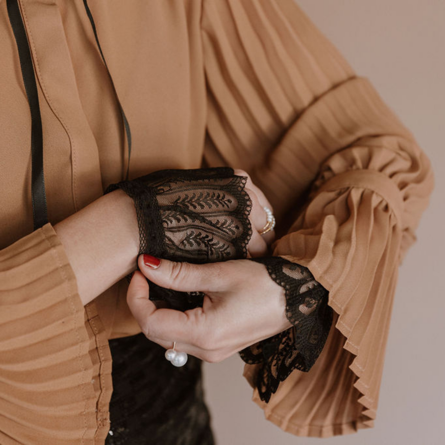 Blouse Accessory : 001