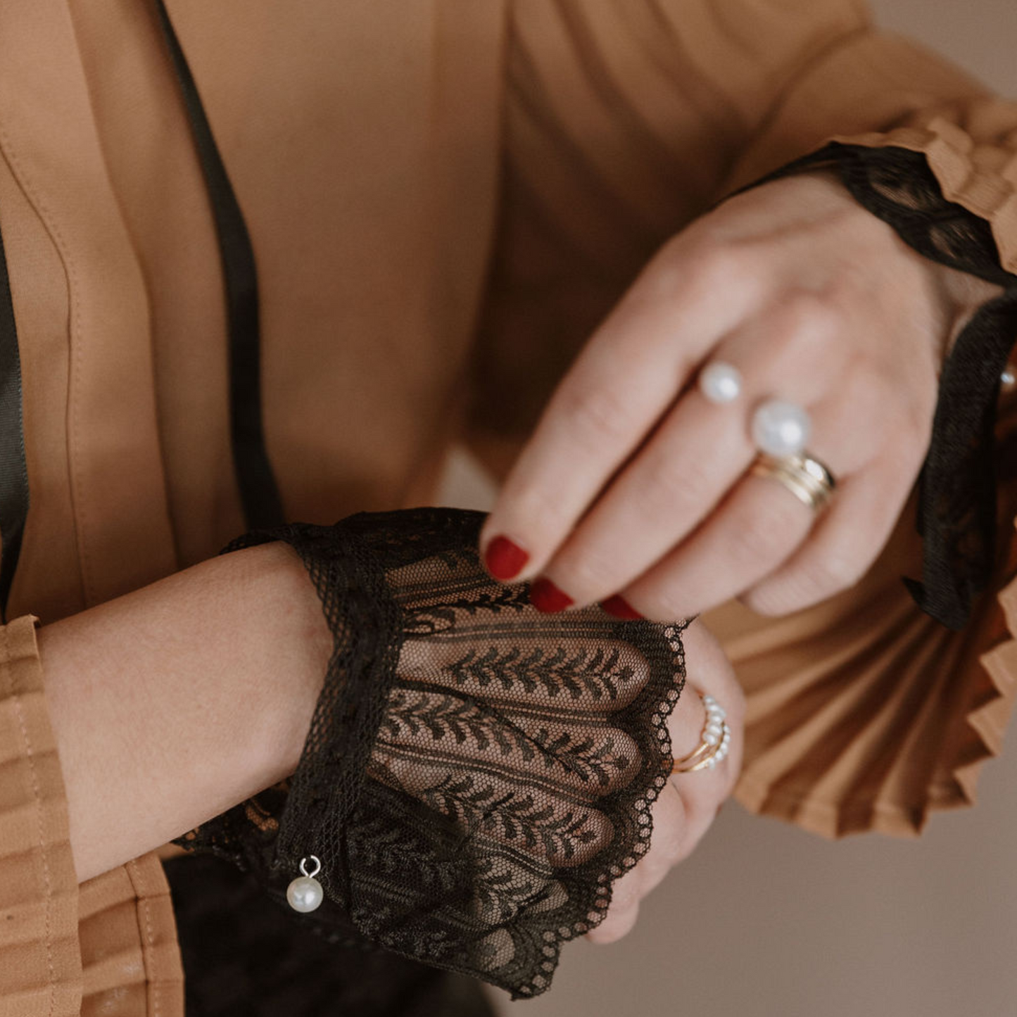 Blouse Accessory : 001