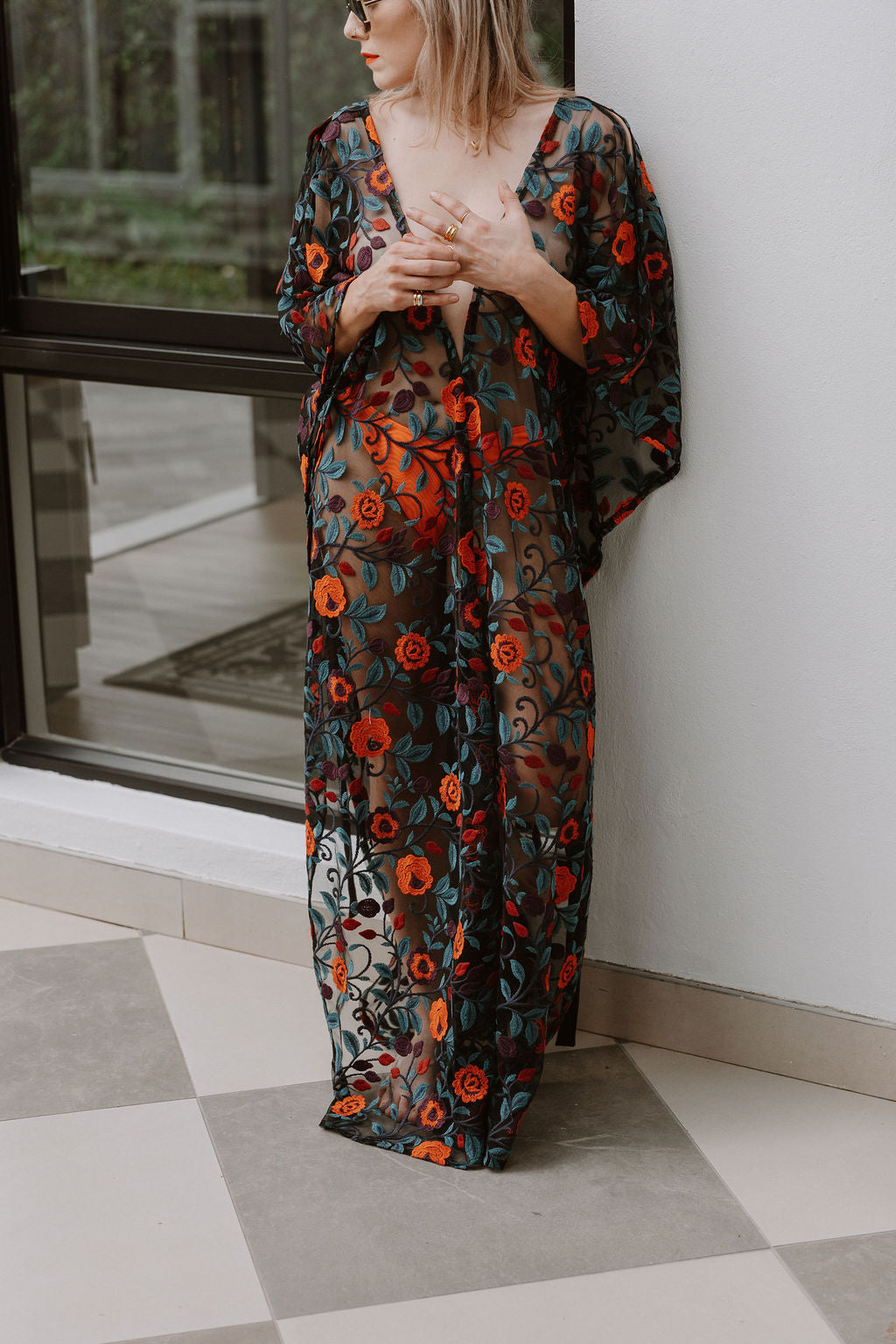 LUNA : Kaftan // Embroided Flowers