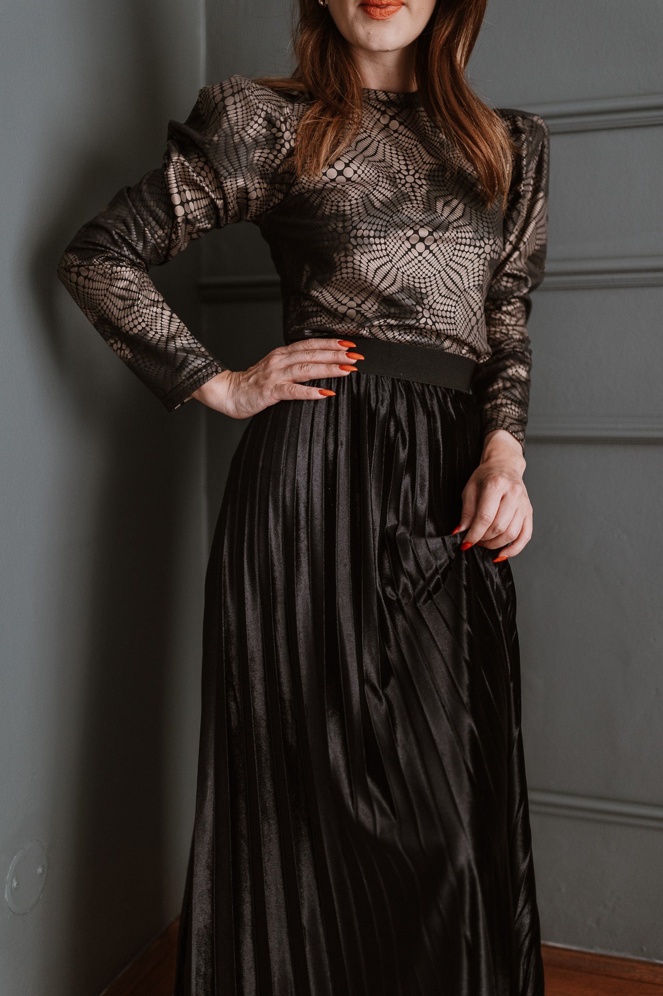 Pleated Velvet Midi Skirt : Black