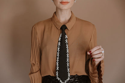 Collar Accessory : Pearl Tie
