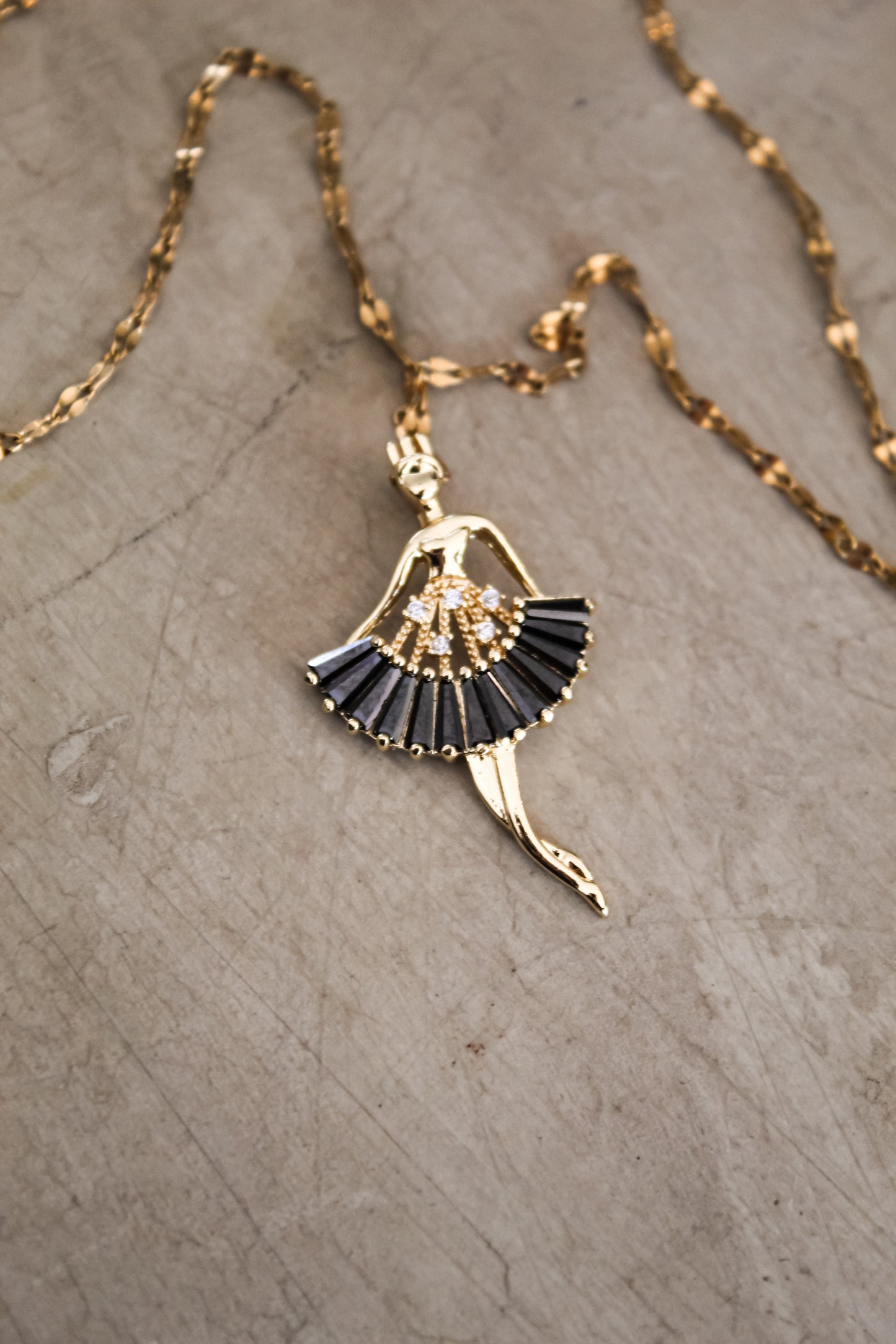 STAINLESS STEEL NECKLACE : 015