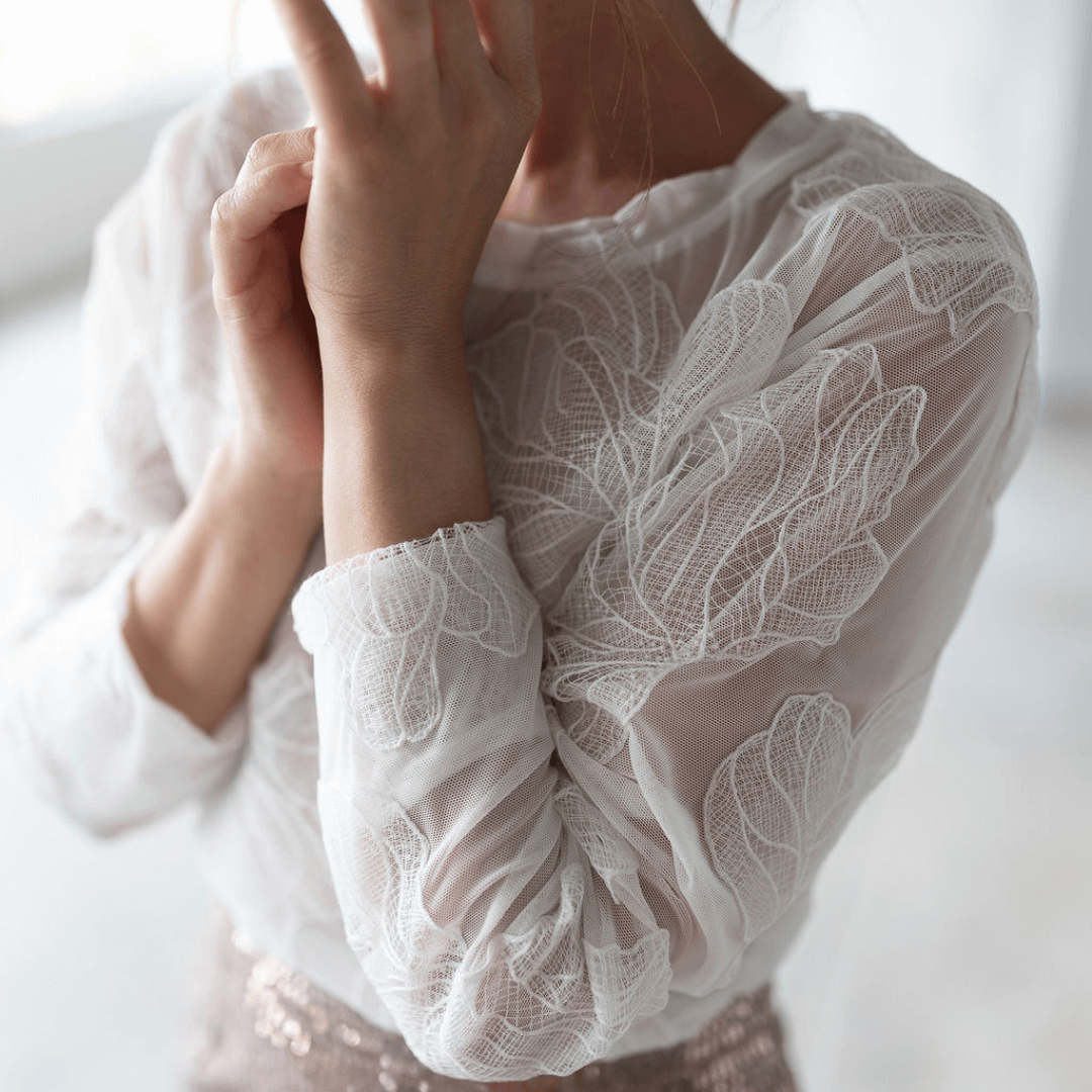 aria long sleeve blouse with detailed floral embroidered soft white mesh materiaal-blouse-lynne