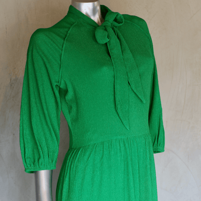 faye dress bright green with detail front bow-dress-lynne