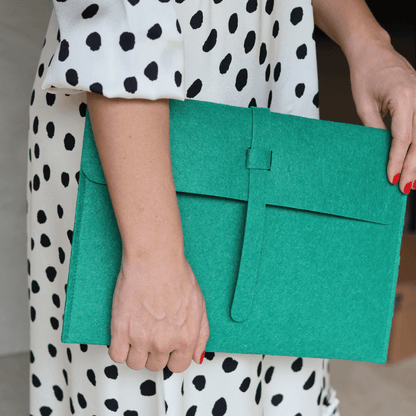 felt_laptop_sleeve_green-stationary-lynne