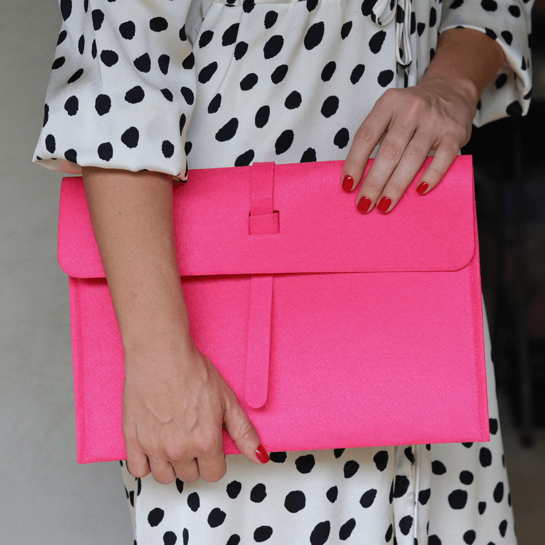 felt_laptop_sleeve_hot_pink-stationary-lynne