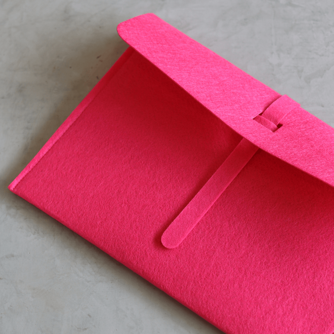 felt_laptop_sleeve_hot_pink-stationary-lynne_2