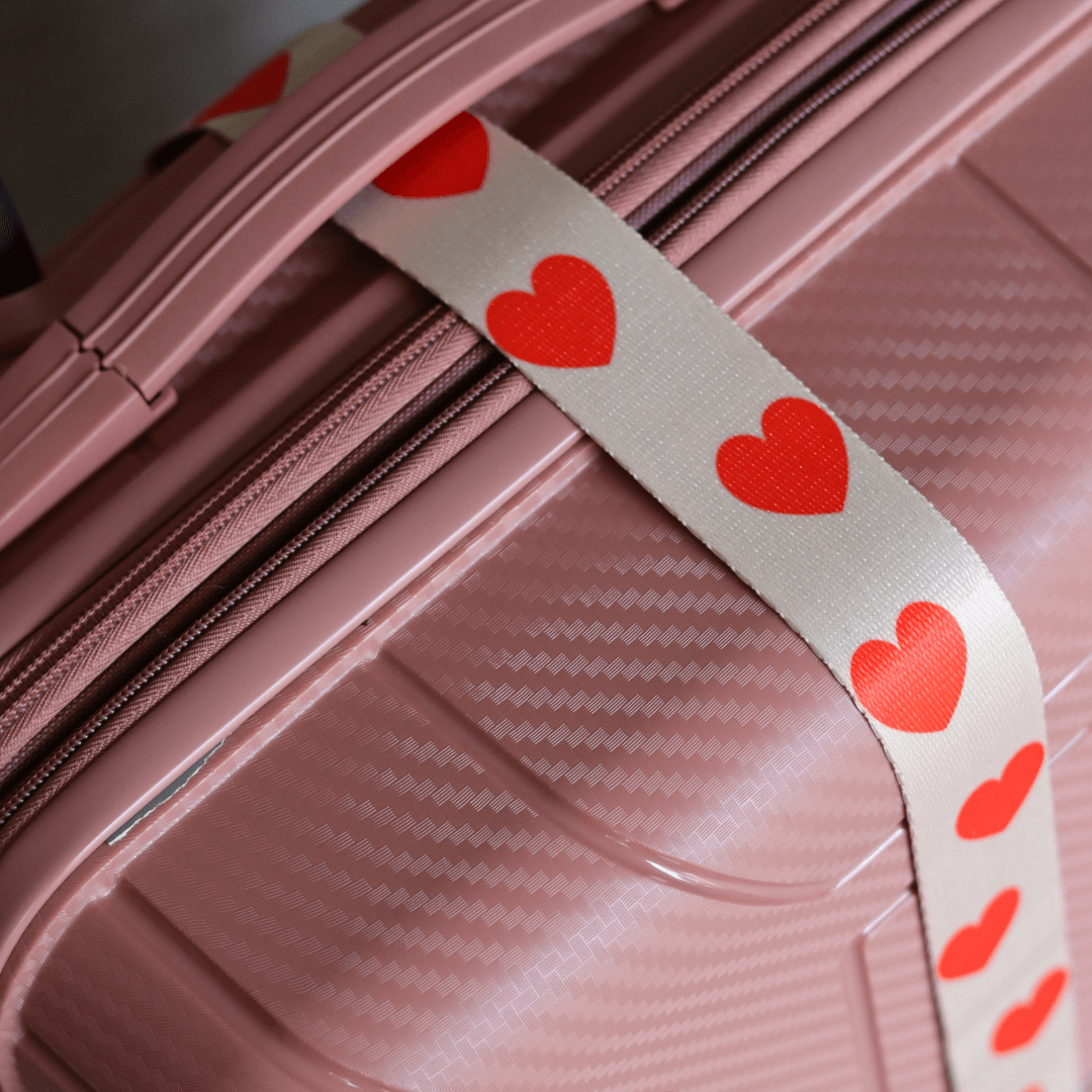 luggage strap travelling red hearts print clip-travel-lynne_2