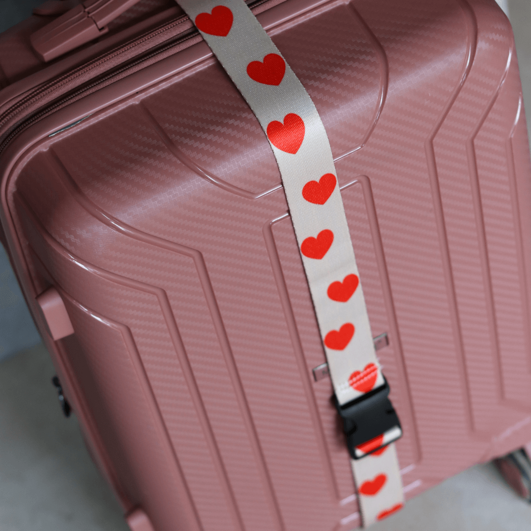 luggage strap travelling red hearts print clip-travel-lynne_2